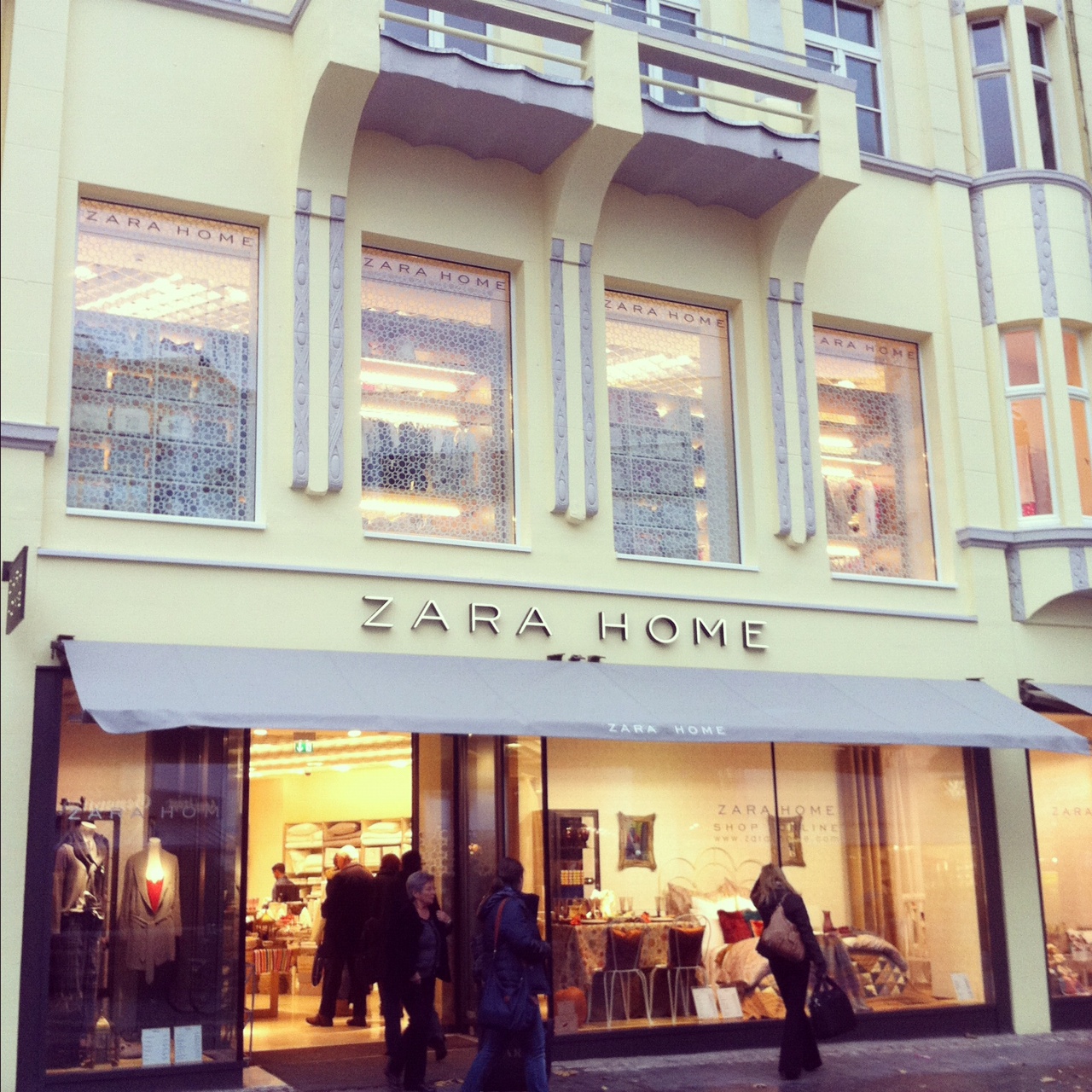 Endlich Willkommen in Bonn ZARA Home hat geöffnet MissBonn(e)Bonn(e) Endlich Willkommen in Bonn ZARA Home hat geöffnet MissBonn(e)Bonn(e)